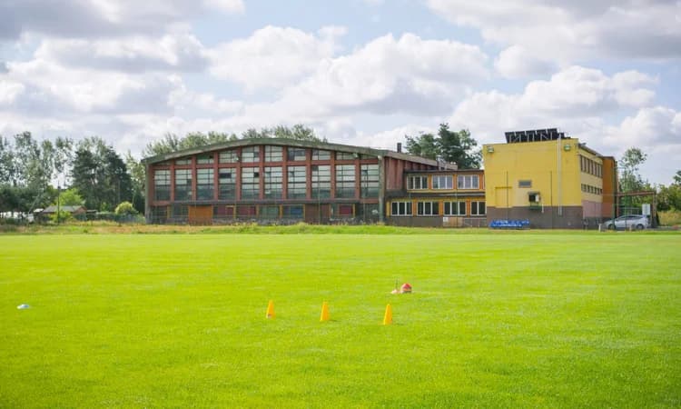 Sosnowiec: Boisko w Niwce dostanie sześć masztów oświetleniowych