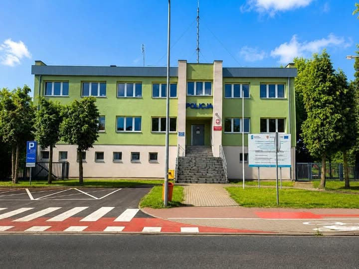 Spał za kierownicą na stacji Orlen. Świadek wezwał policję – okazało się, że 64-latek ma sądowy zakaz