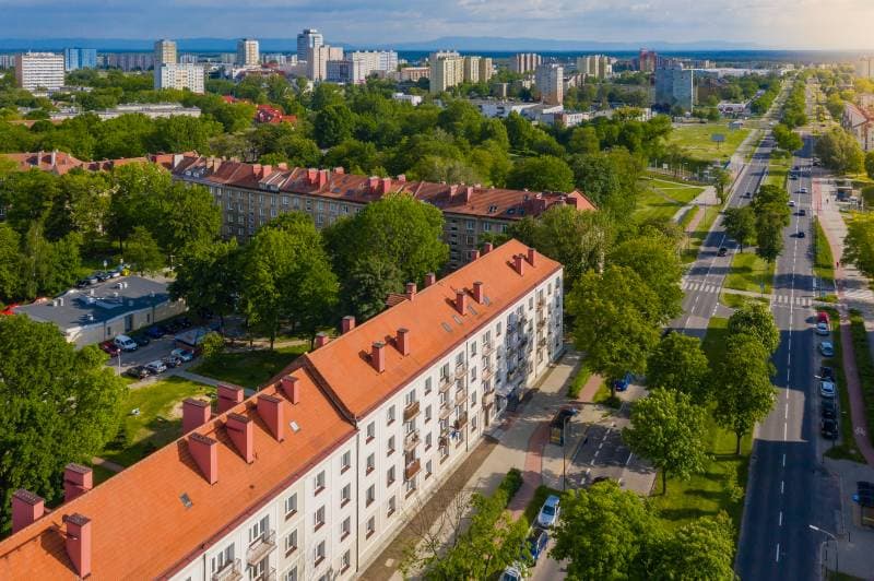 Sprzedaż mieszkań komunalnych w Tychach – jak wygląda obecnie? 13 lipca 2026 13:45 Sprzedaż mieszkań komunalnych w Tychach prowadzona jest od początku lat 70. Na przestrzeni lat...