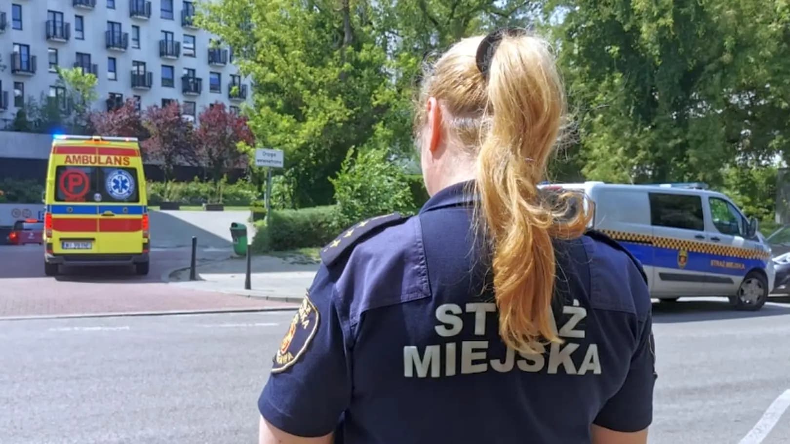 Stanął w obronie kobiety, dostał cios nożem w twarz