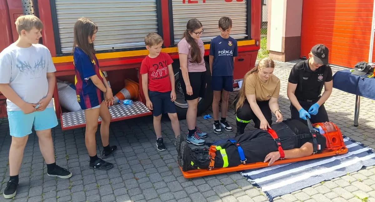 Strażacy i urzędnicy uczyli ratować życie. Pierwszy taki trening w gminie Łaskarzew