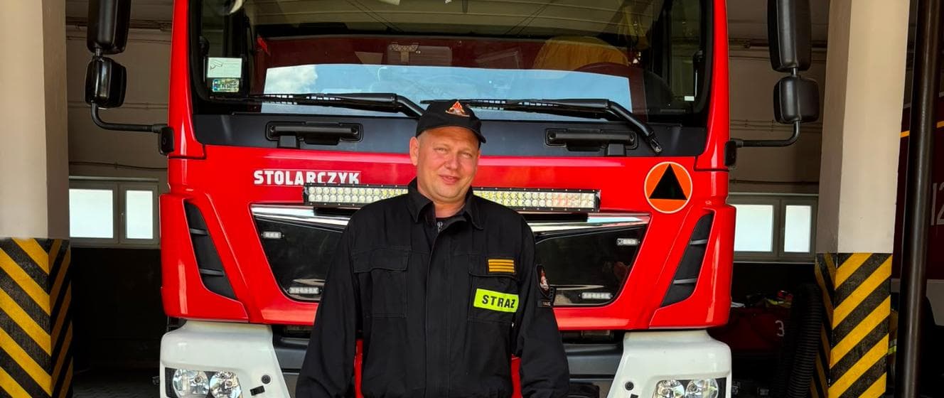 Strażak z JRG 2 w Kaliszu udzielił pomocy pasażerowi samolotu