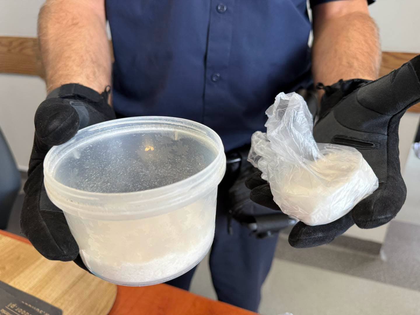 Sukces gnieźnieńskich dzielnicowych. 320 gramów mefedronu i marihuana w mieszkaniu w centrum Gniezna