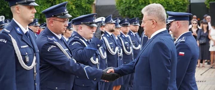 Święto Policji w Chęcinach. Awanse i spotkanie z mieszkańcami