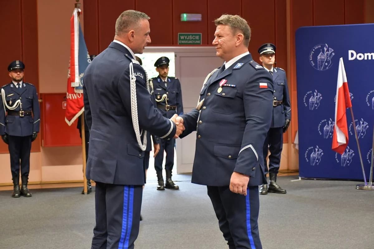 Święto Policji w Górze: awanse i wyróżnienia dla funkcjonariuszy