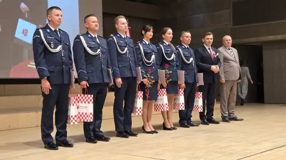 Święto Policji w Kaliszu: awanse i odznaczenia dla funkcjonariuszy