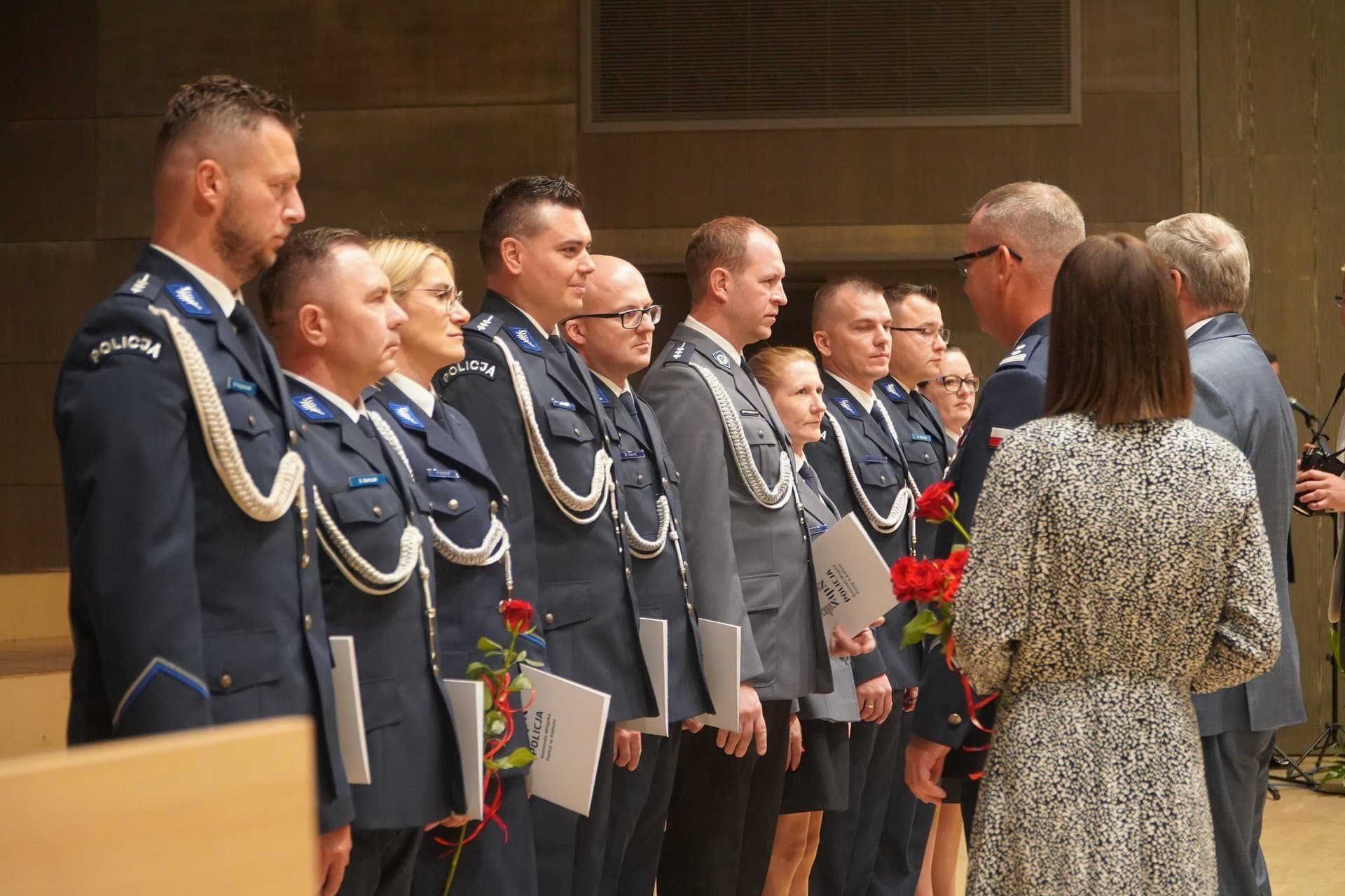Święto Policji w Kaliszu. Awanse i odznaczenia dla funkcjonariuszy. ZDJĘCIA