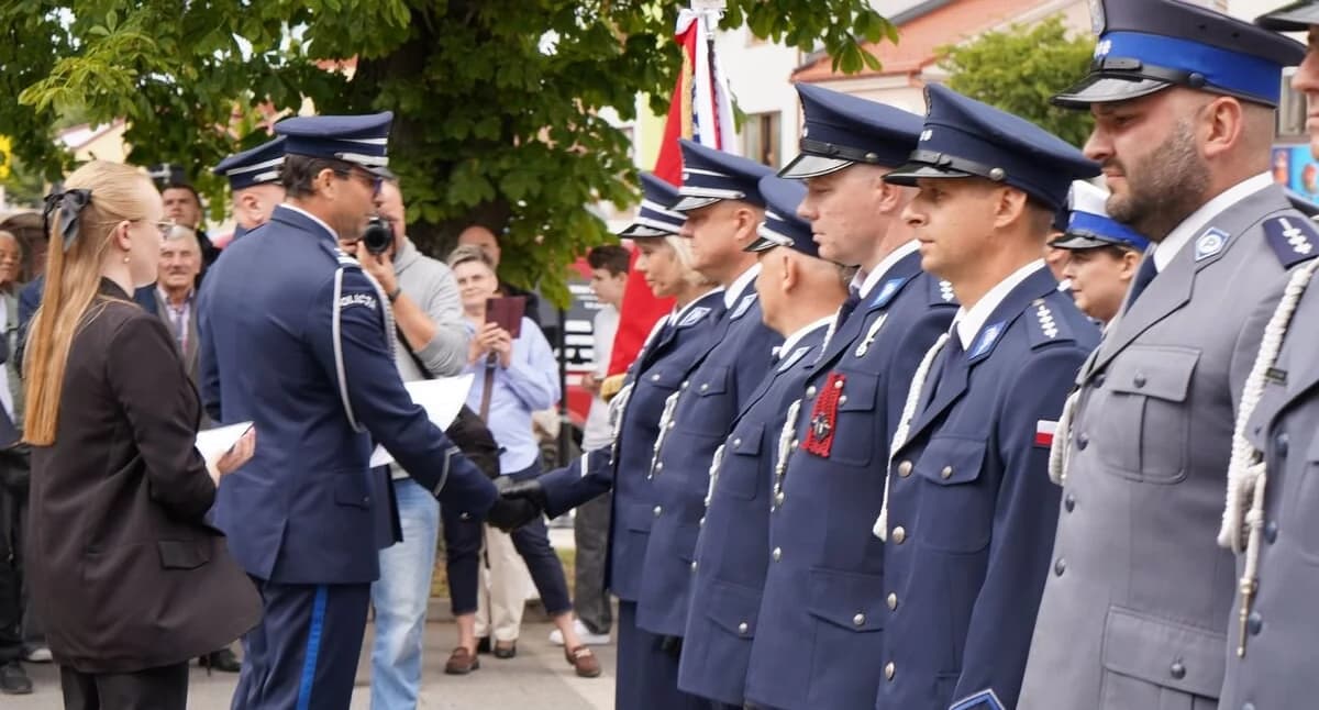 Święto Policji w Końskich. 32 funkcjonariuszy awansowało na wyższe stopnie