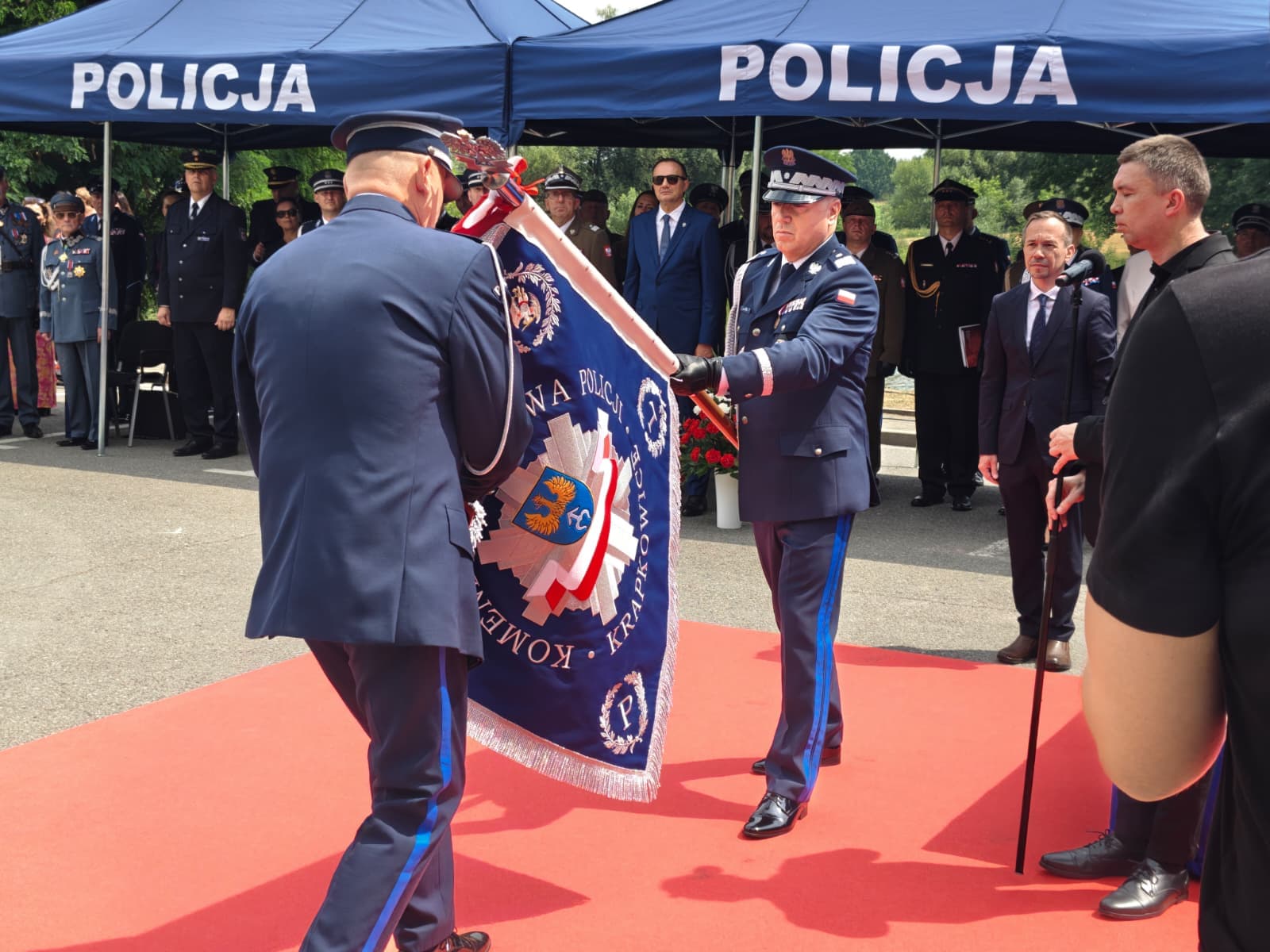 Święto Policji w Krapkowicach – sztandar, odznaczenia i rodzinny piknik