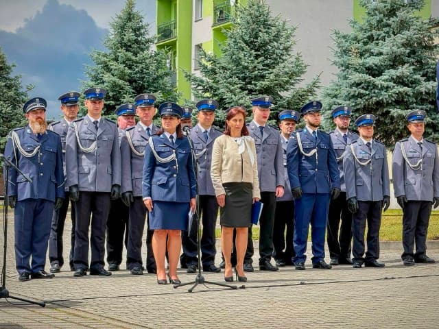 Święto Policji w Lipsku. Awanse, odznaczenia i podziękowania za służbę – relacja