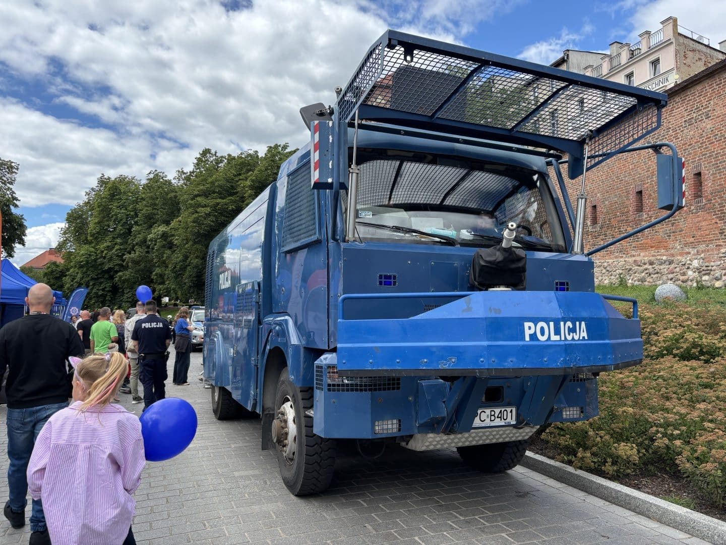 Święto policji w Toruniu. Ponad 100 awansów i rodzinny piknik