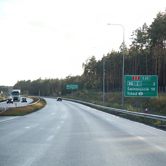 Świnoujście jest bliżej niż pokazuje znak? Mieszkaniec zauważył zaskakującą nieścisłość na S3
