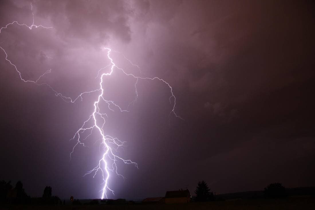 Synoptycy ostrzegają mieszkańców. Dziś możliwe gwałtowne burze. Czytaj więcej