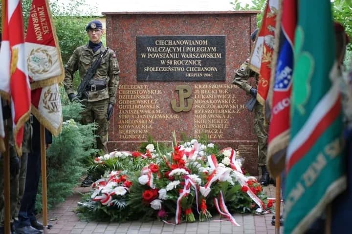 Syreny w godzinę „W” i Requiem Fauré. Obchody w Ciechanowie