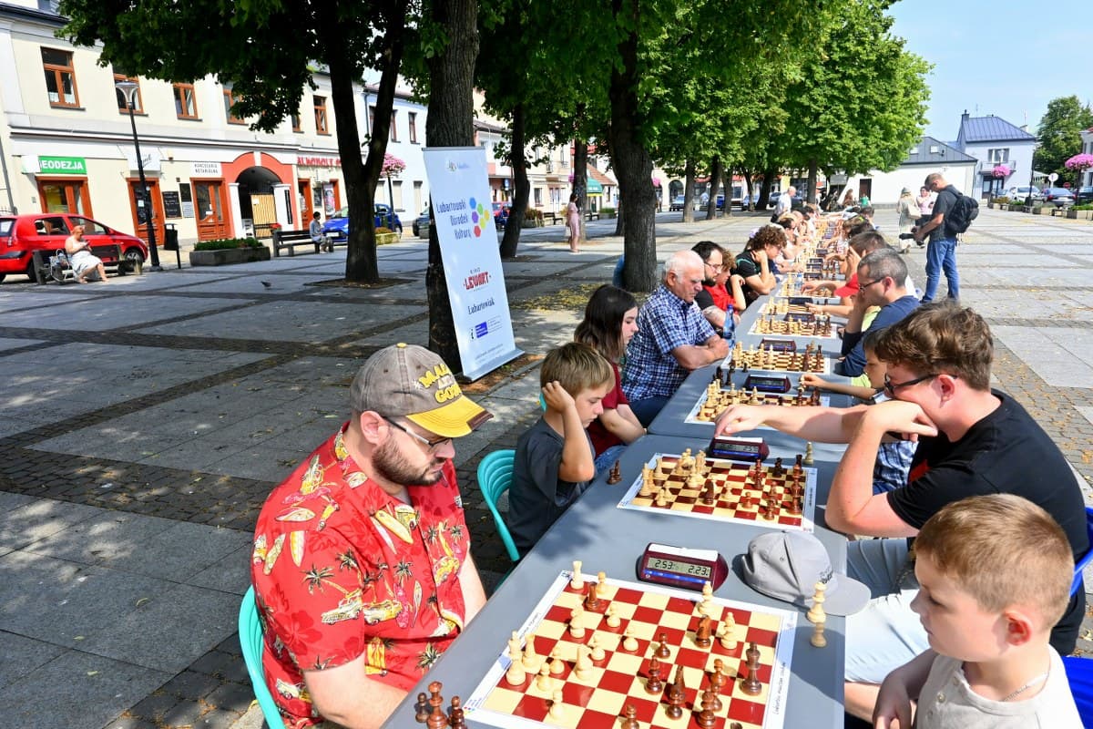 Szachowe święto w Lubartowie. Zawodnicy z kilku miast rywalizują z okazji Międzynarodowego Dnia Szachów