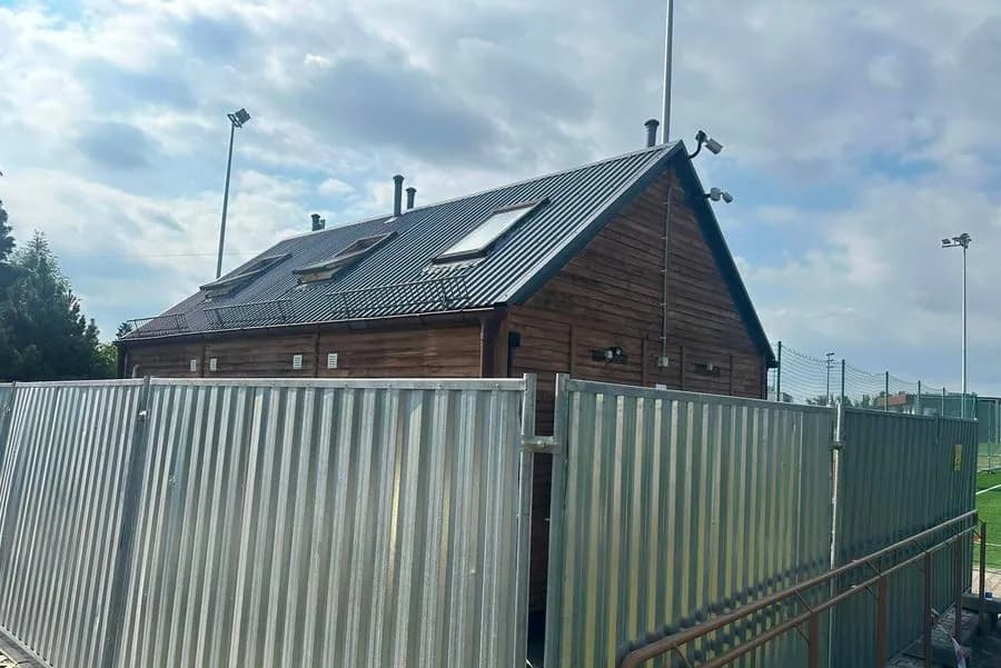 Szatnie na Orliku w Wadowicach zamknięte, będzie remont. 15 lat użytkowania i akty wandalizmu