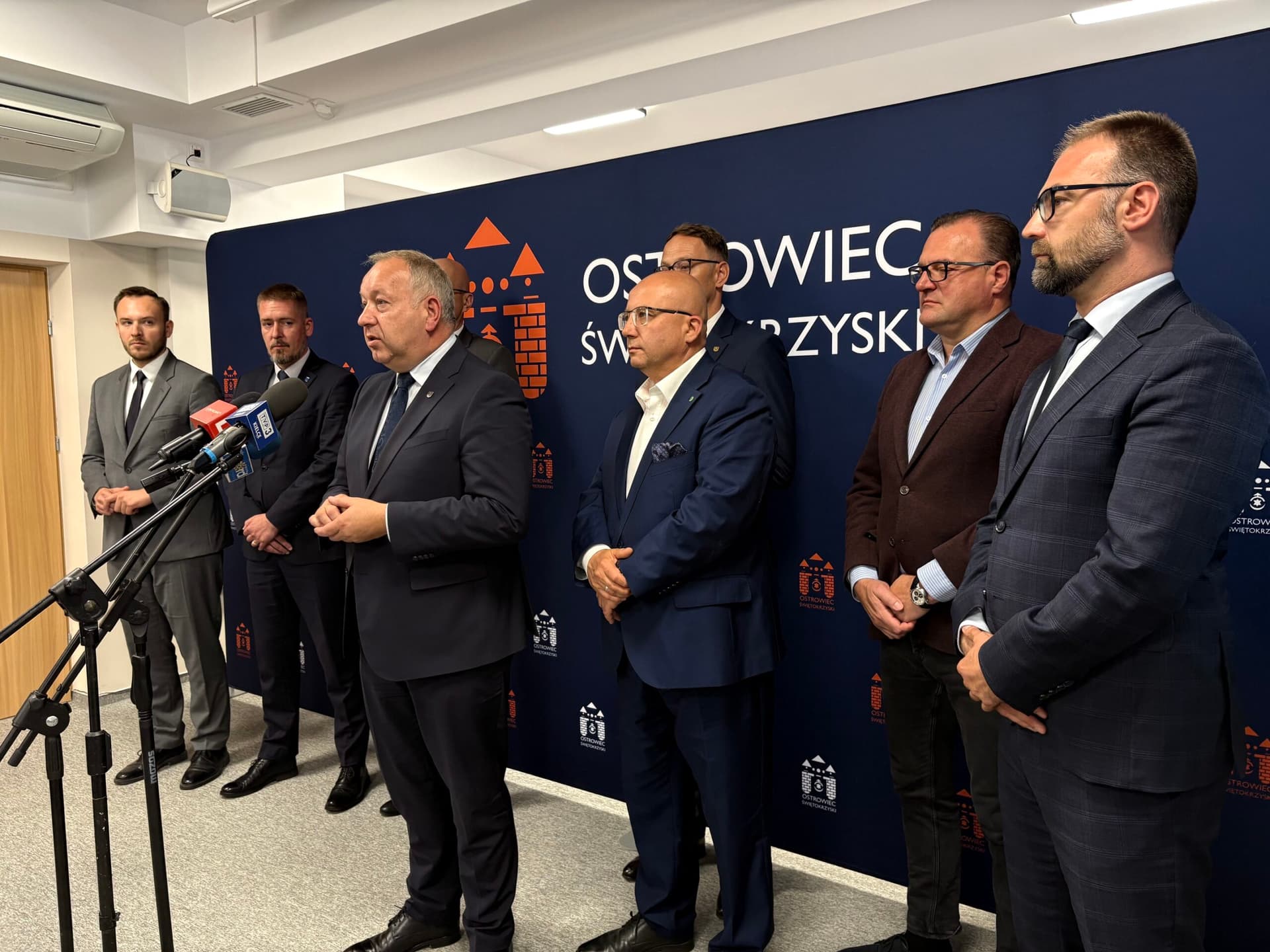 Sześciu prezydentów wspólnie interweniuje w sprawie Zintegrowanej Sieci Kolejowej