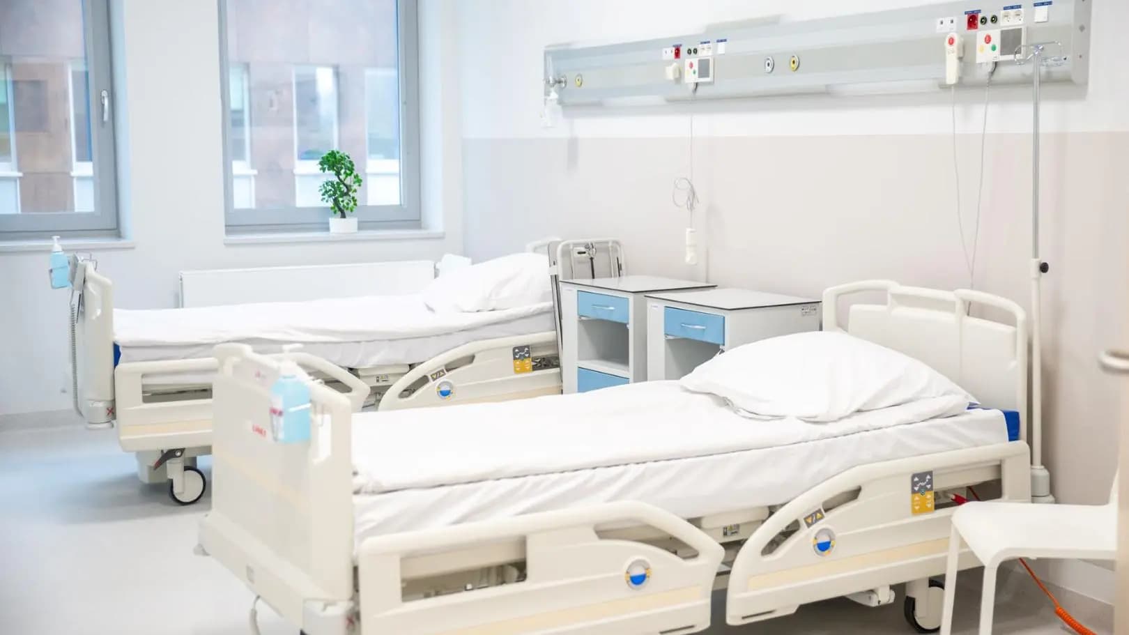 Szpital Południowy od początku miał problemy finansowe. Musiał szukać pieniędzy