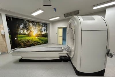Szpital w Sieradzu z nowoczesnym sprzętem wartym blisko 70 mln zł Do Szpitala Wojewódzkiego w Sieradzu trafił nowoczesny sprzęt w tym nowy tomograf komputerowy i rezonans magnetyczny. Urządzenia są już zamontowane…