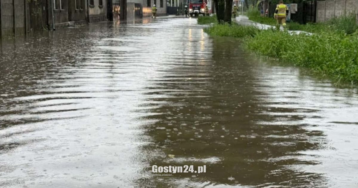 Szukanie winnych trwa. Po ulewie przyszła burza między urzędami. Jedni zrzucają...