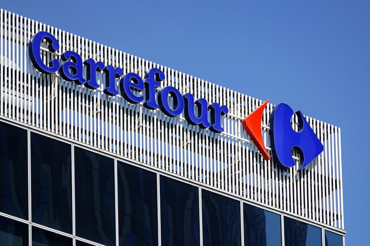 Szynka z Carrefoura wycofana ze sprzedaży. Wykryto groźną bakterię. „Może prowadzić do choroby”