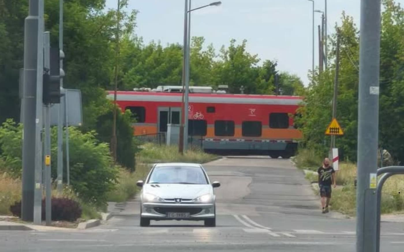 Szynobus zepsuł się tuż po ruszeniu. Zablokował przejazd w Gorzowie