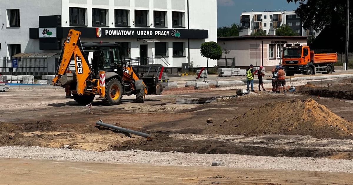 Tak powstaje rondo przy Kapitulnej. Na budowie praca wre