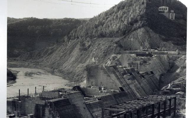 Tak powstała słynna polska zapora. Chałupy burzono spychaczami, wsie zalano