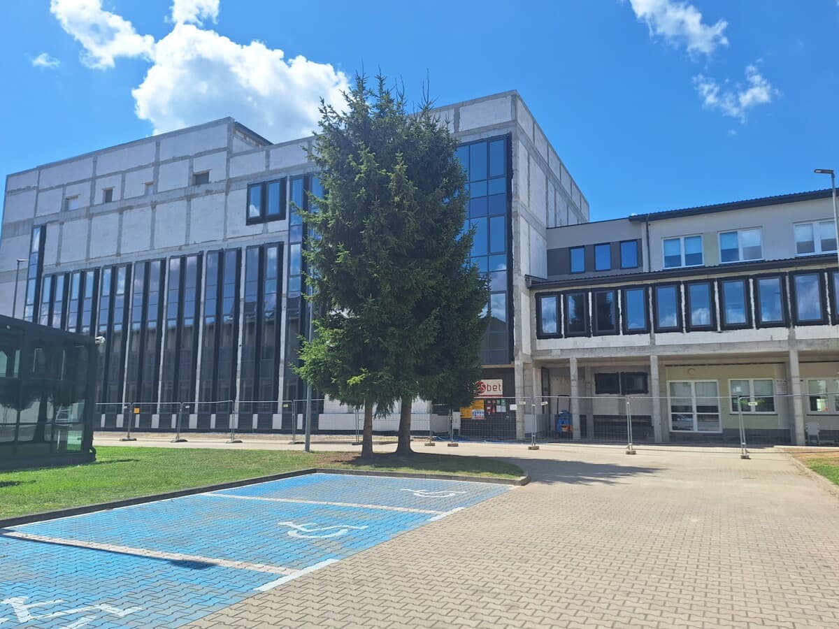 Taki budynek wpisał się w osiedle Wólki w Nowym Sączu. Wzniesiony z myślą o medykachTaki budynek wpisał się w osiedle Wólki w Nowym Sączu. Wzniesiony z myślą o medykach