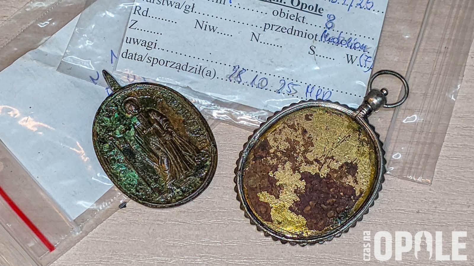 Te skarby znaleziono podczas prac archeologicznych w katedrze. Teraz wrócą do Opola