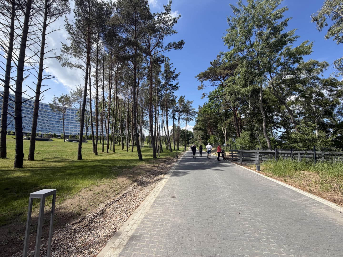 Ten kurort ma niecałe tysiąc mieszkańców. Słynie z hotelu i Ewy Braun