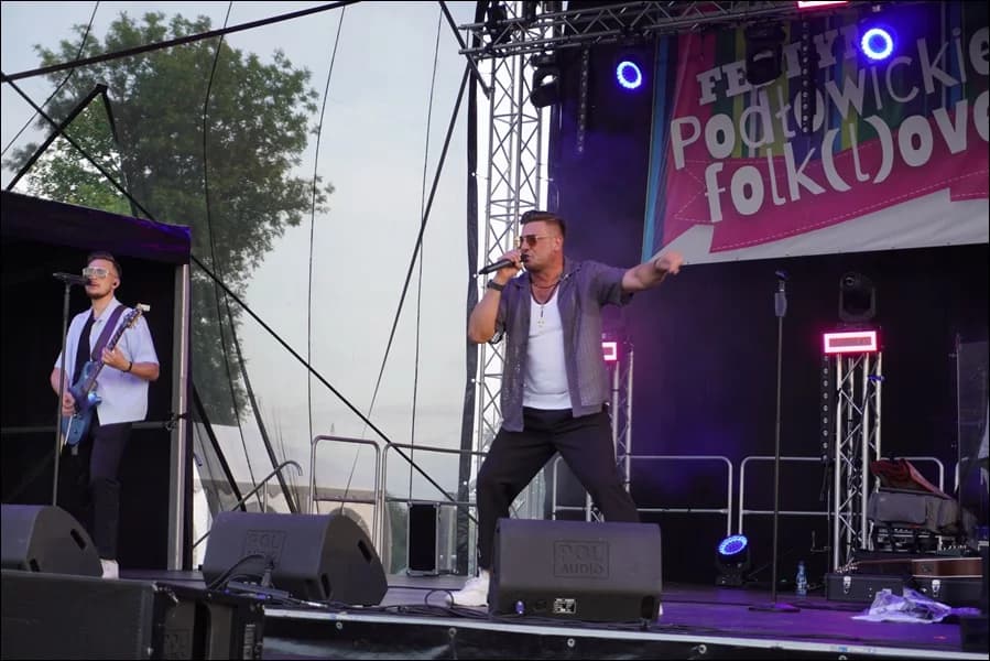 Tłumy bawią się na Podłowickim Folk(l)ove. Jackowice tętnią muzyką