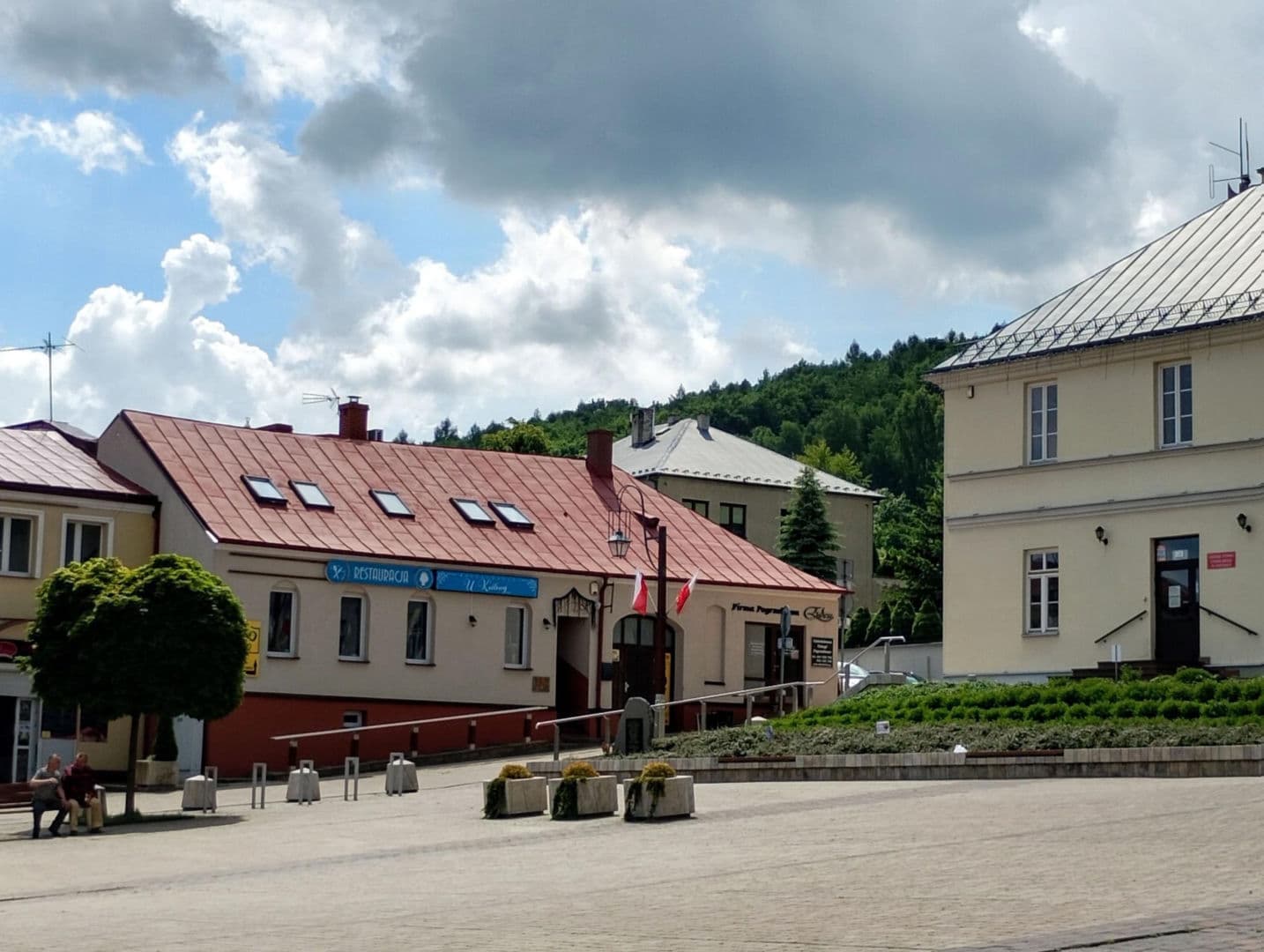 To jedno z najpiękniejszych miast w woj.świętokrzyskim. I luksusowa rezydencja dla królewskich żon