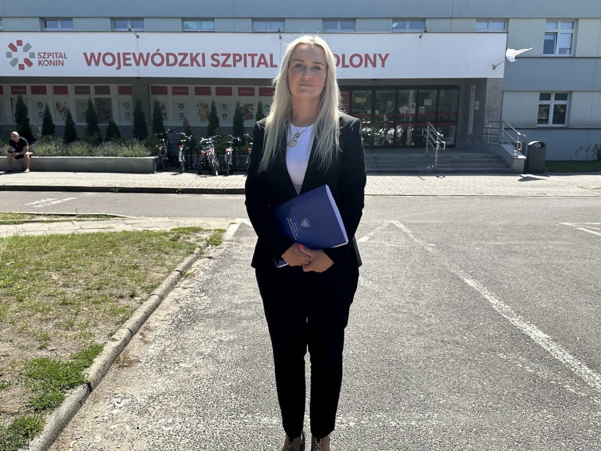 „To miejsce powinno ludzi uzdrawiać”. Mocne słowa przed szpitalem w Koninie
