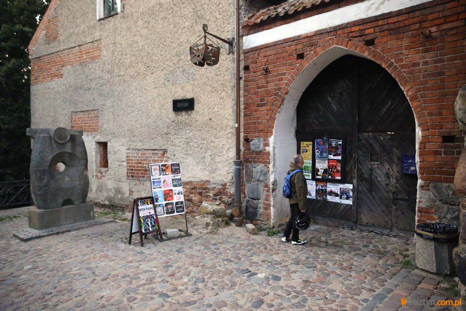 To miejsce znały pokolenia Olsztynian. Galeria Sowa znika z zamkowego wzgórza po ponad 30 latach