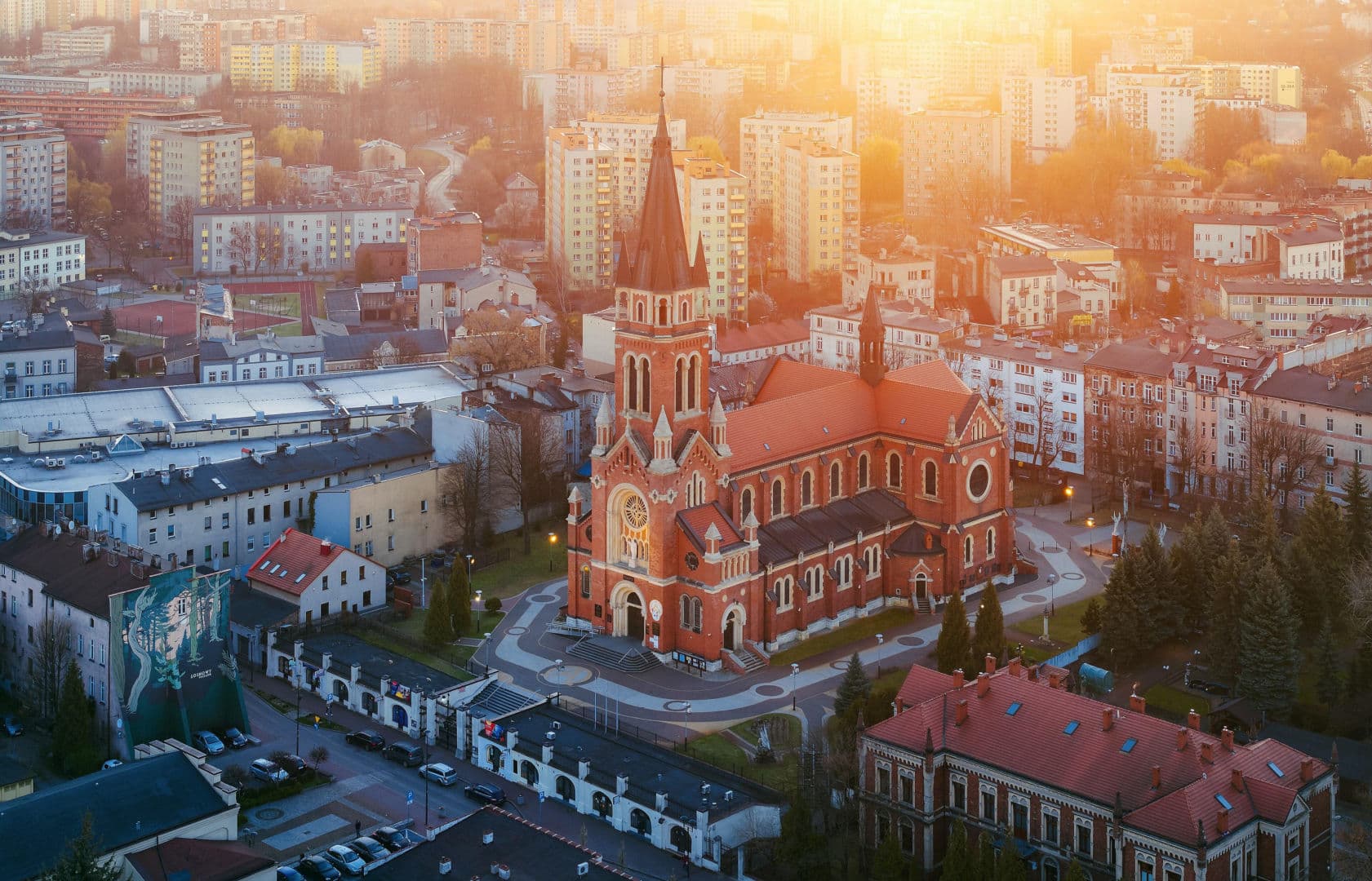 To największe miasto we wschodniej części woj. śląskiego. Jego ozdobą są piękne pałace i kościoły