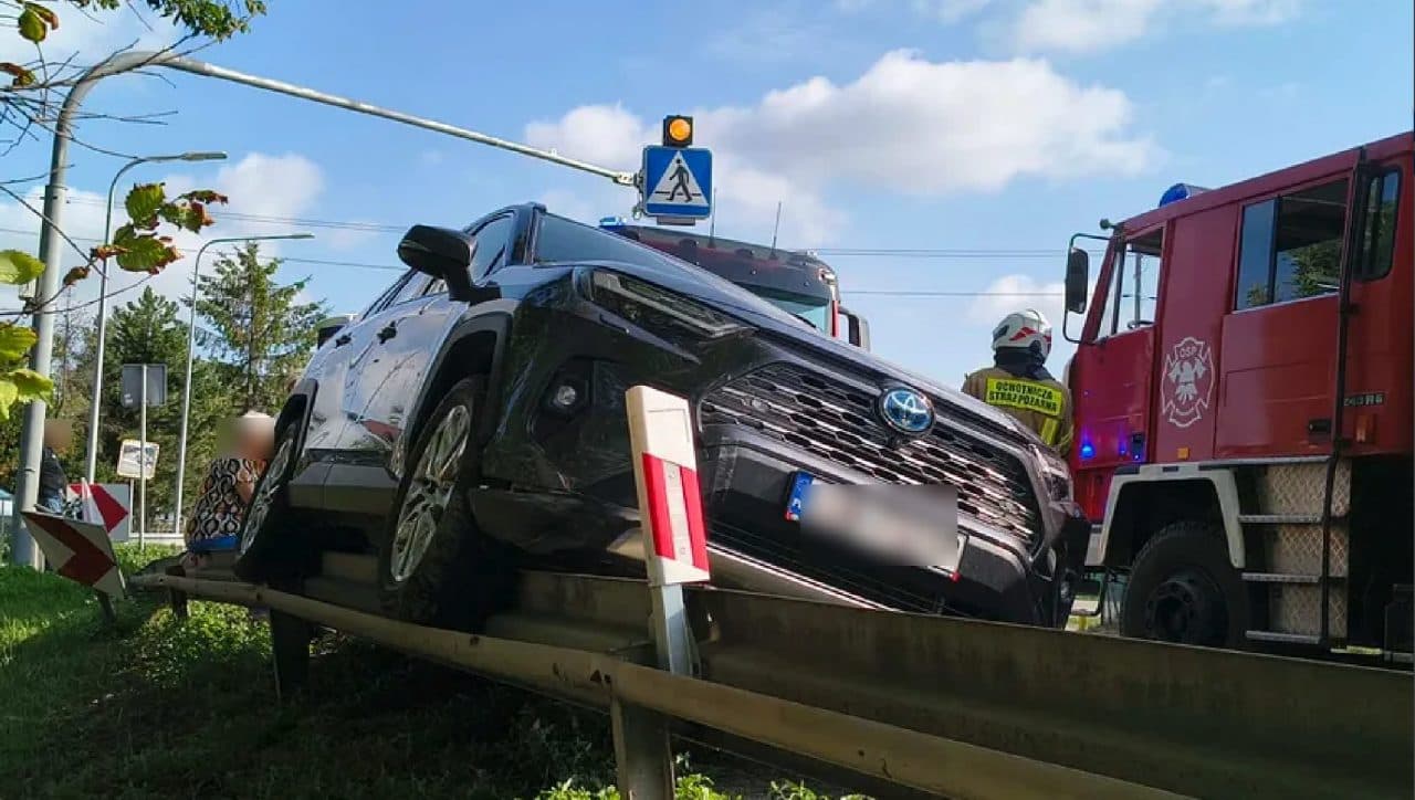 Totota wjechała na bariery. Były bardzo duże utrudnienia w ruchu