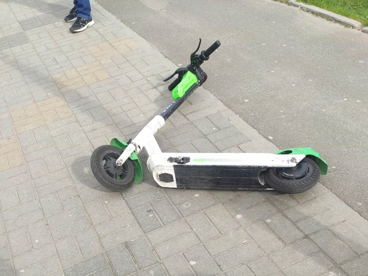Tragedia na drodze. Policja wskazuje, jak doszło do zderzenia z radiowozem
