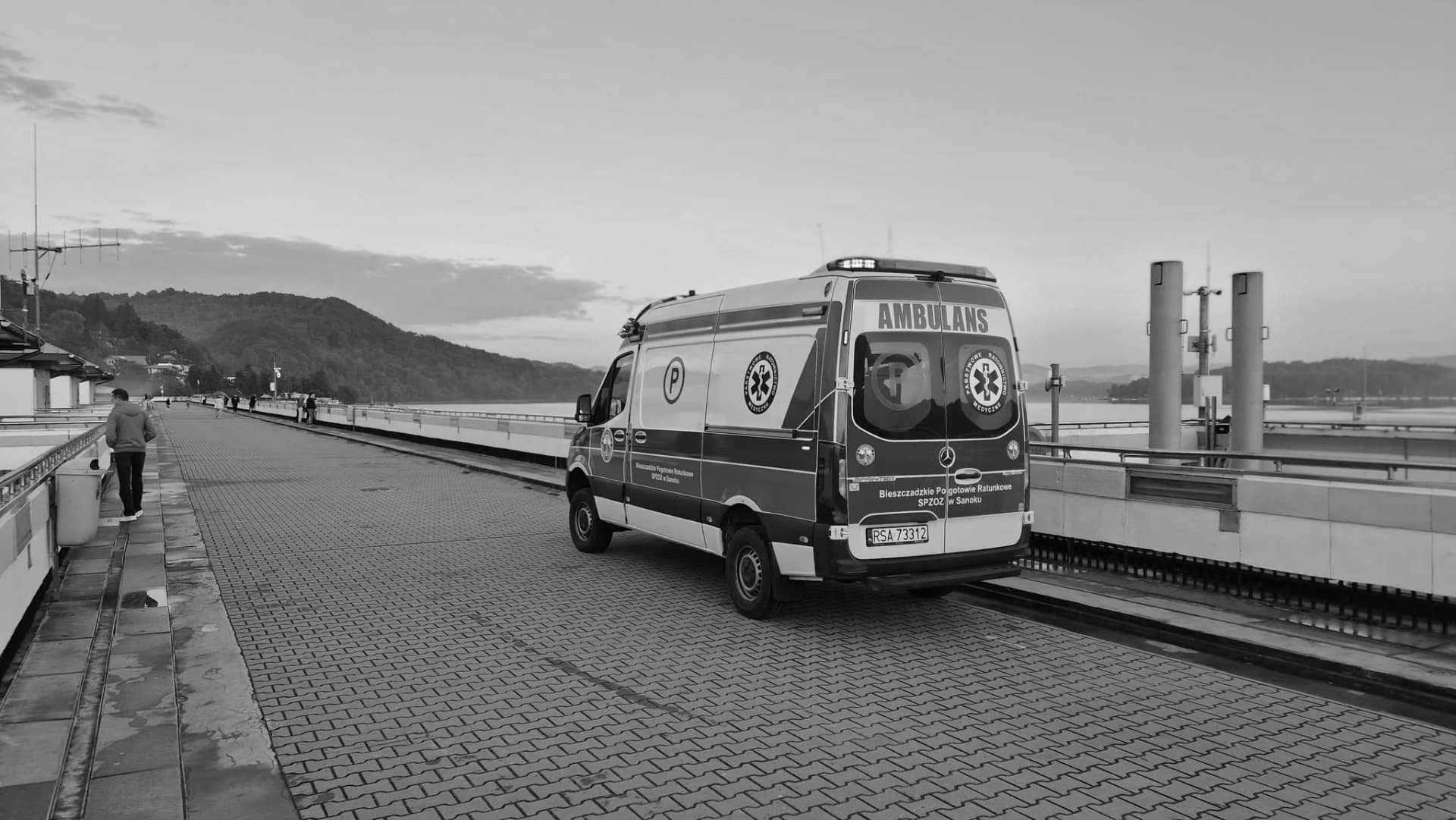 Tragedia na Podkarpaciu. Mężczyzna skoczył z zapory i nie wypłynął
