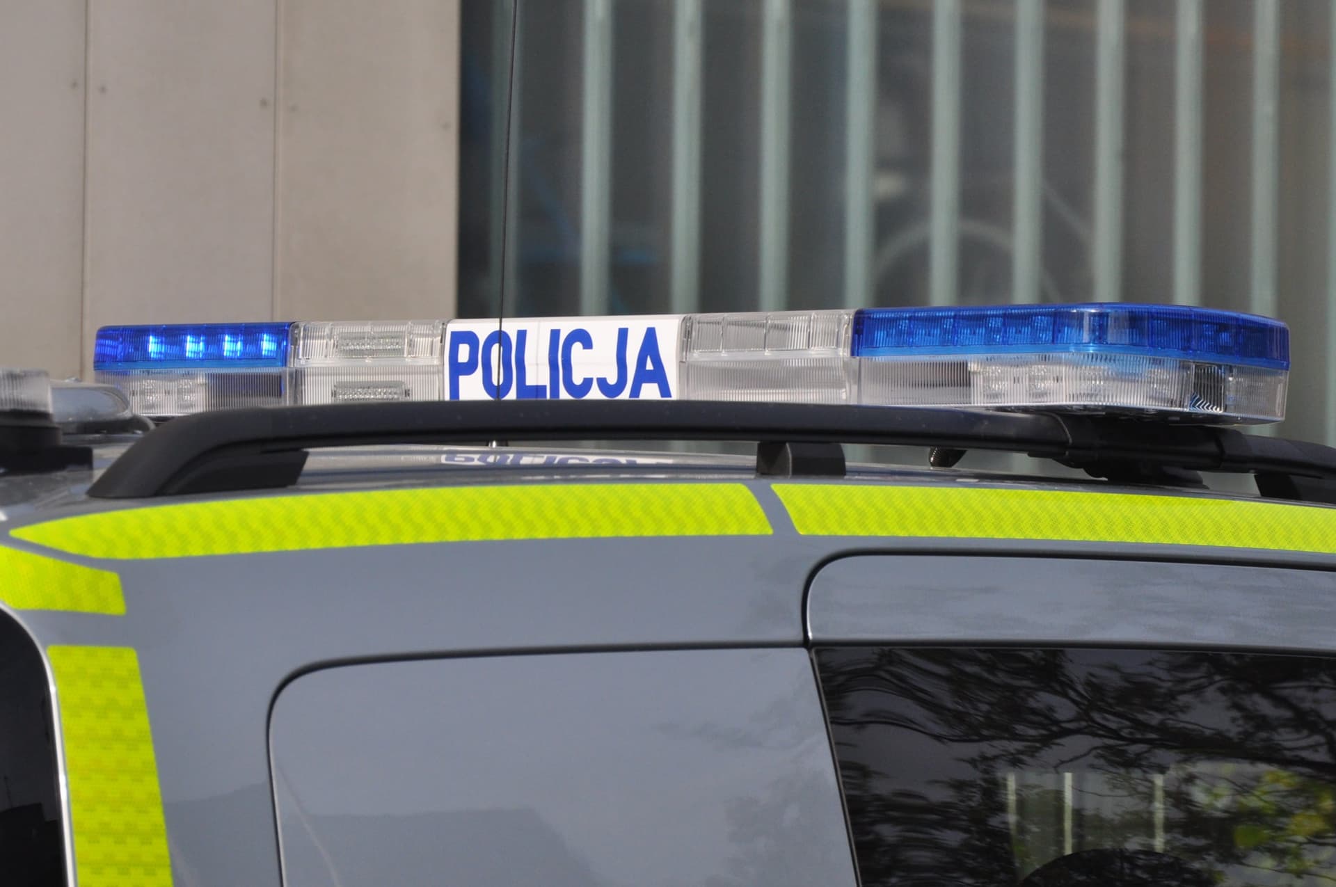 Tragiczne odkrycie na stacji paliw. W samochodzie znaleziono ciało mężczyzny
