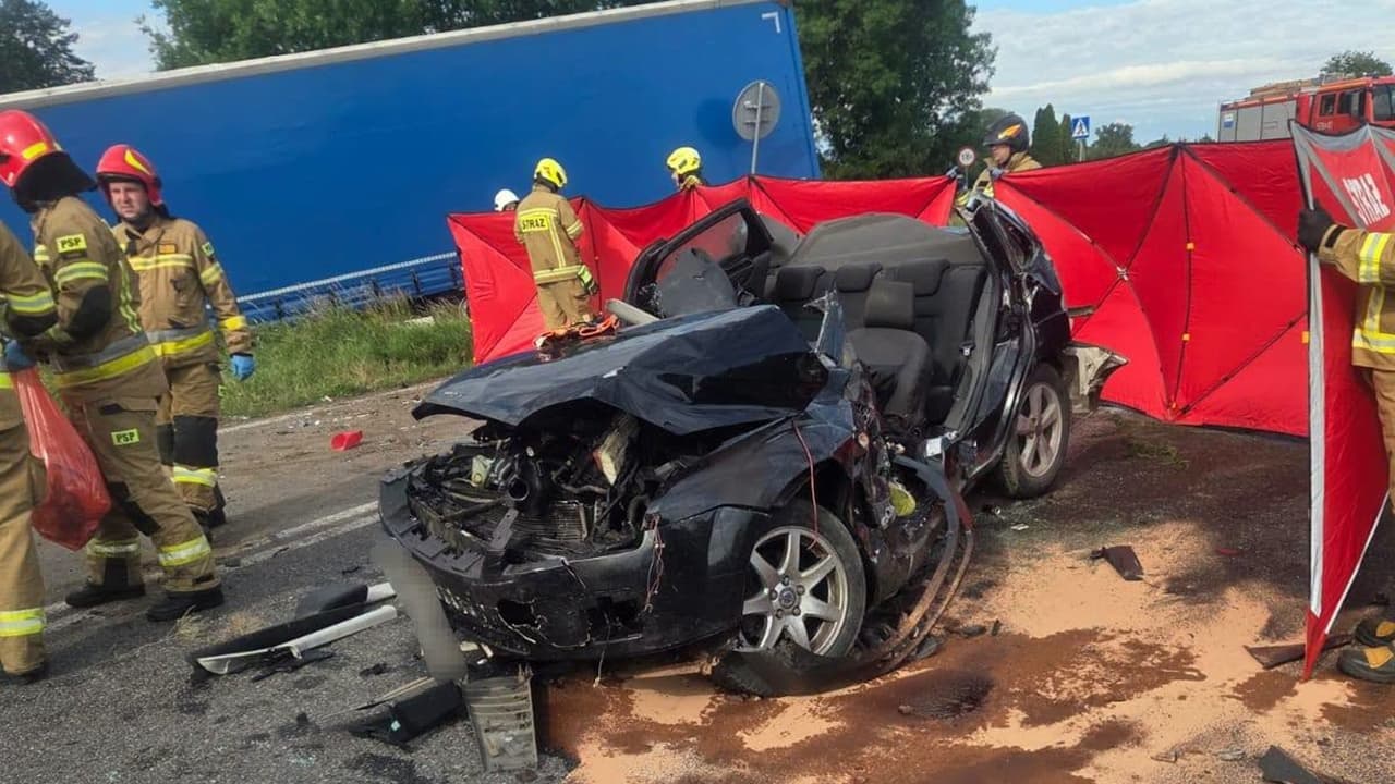 Tragiczny finał wypadku na DK10. Nie żyje 20-letni kierowca Forda