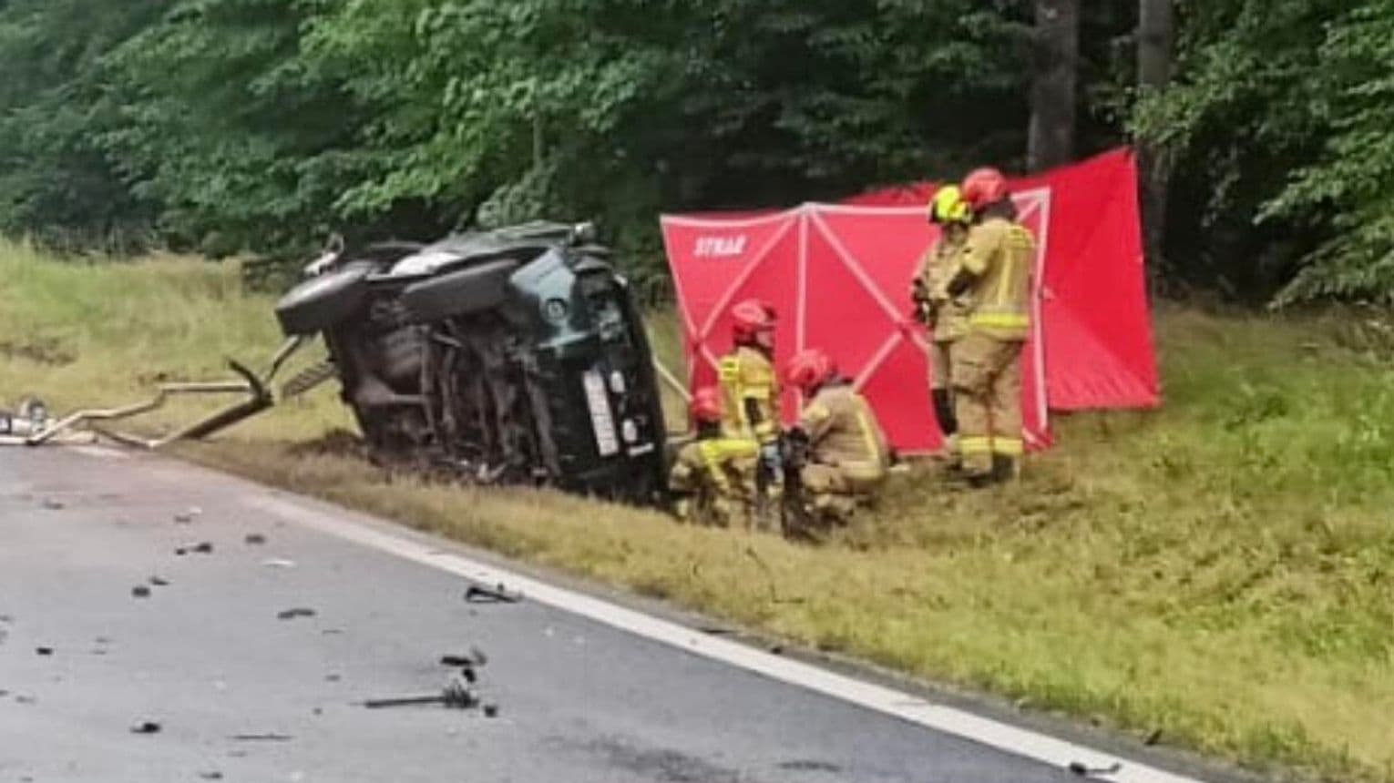 Tragiczny wypadek na DK11. Jedna osoba zginęła, droga jest całkowicie zablokowana