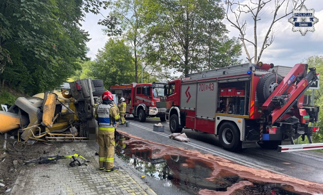 Tragiczny wypadek w Czernichowie. Nie żyje kierowca betoniarki i rowerzystka