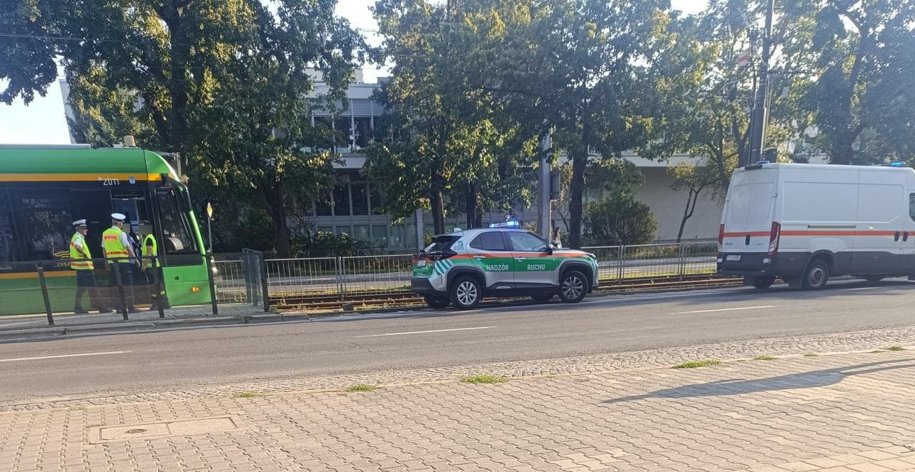 Tramwaje stanęły na Królowej Jadwigi. W pojeździe przewrócił się wózek dziecięcy
