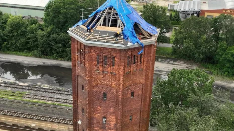 Trwa remont dachu wieży ciśnień