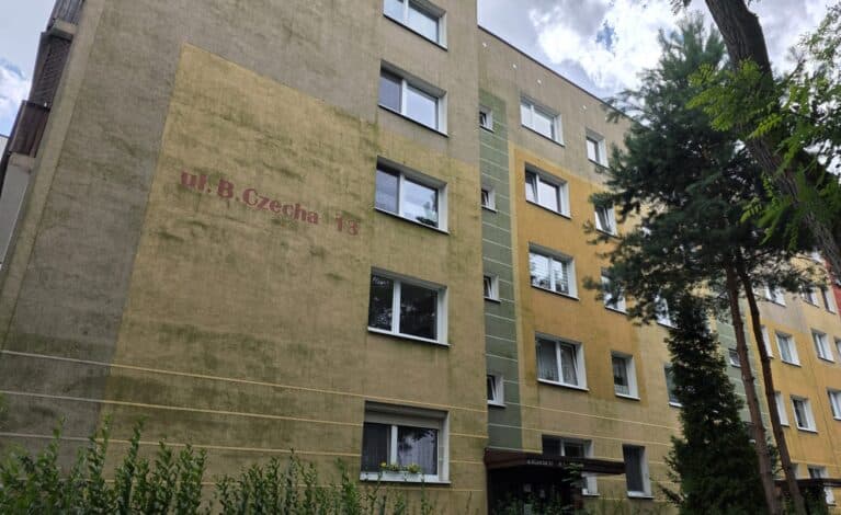 Trzecie zalanie w ciągu tygodnia przy Czecha 13. Spółdzielnia zapowiada naprawę!