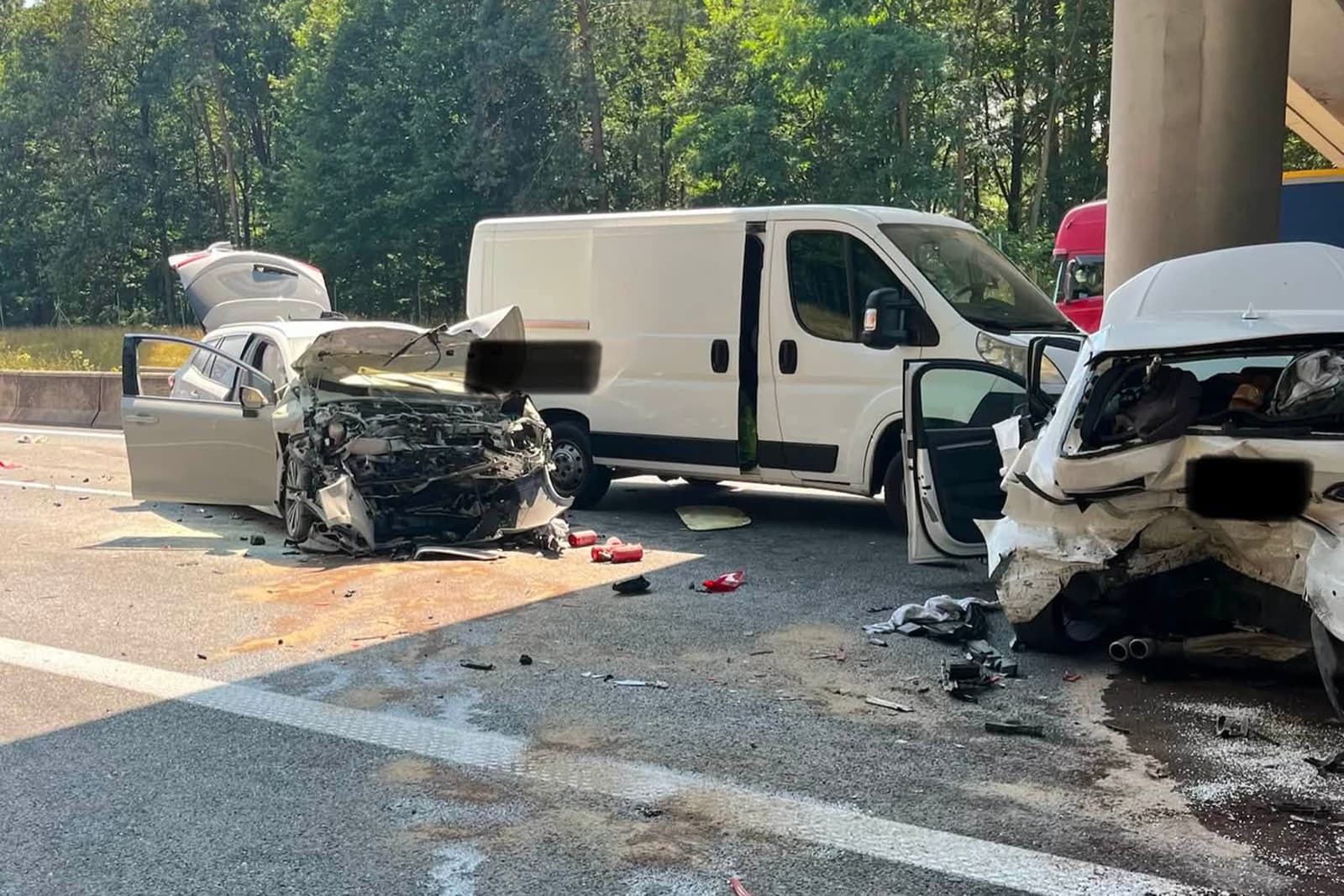 Trzy osoby ranne w zderzeniu czterech samochodów na A4. Na miejscu lądował śmigłowiec LPR