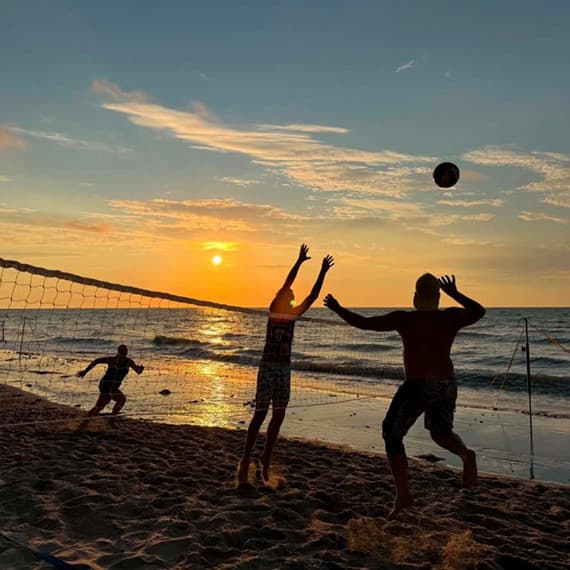 Turniej siatkówki plażowej o Puchar Burmistrza Dziwnowa