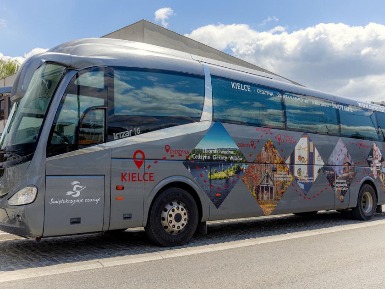 Turystyka świętokrzyskie Bezpłatny autobus na Święty Krzyż ruszył w trasę