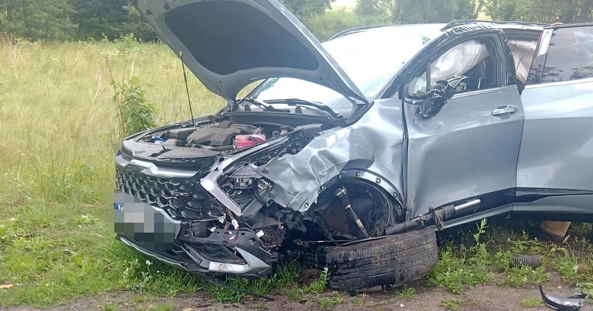 Tuż przed godziną 15:00 na drodze między Krzeszowem a Gorzeszowem (pow. kamiennogórski) doszło do ni...